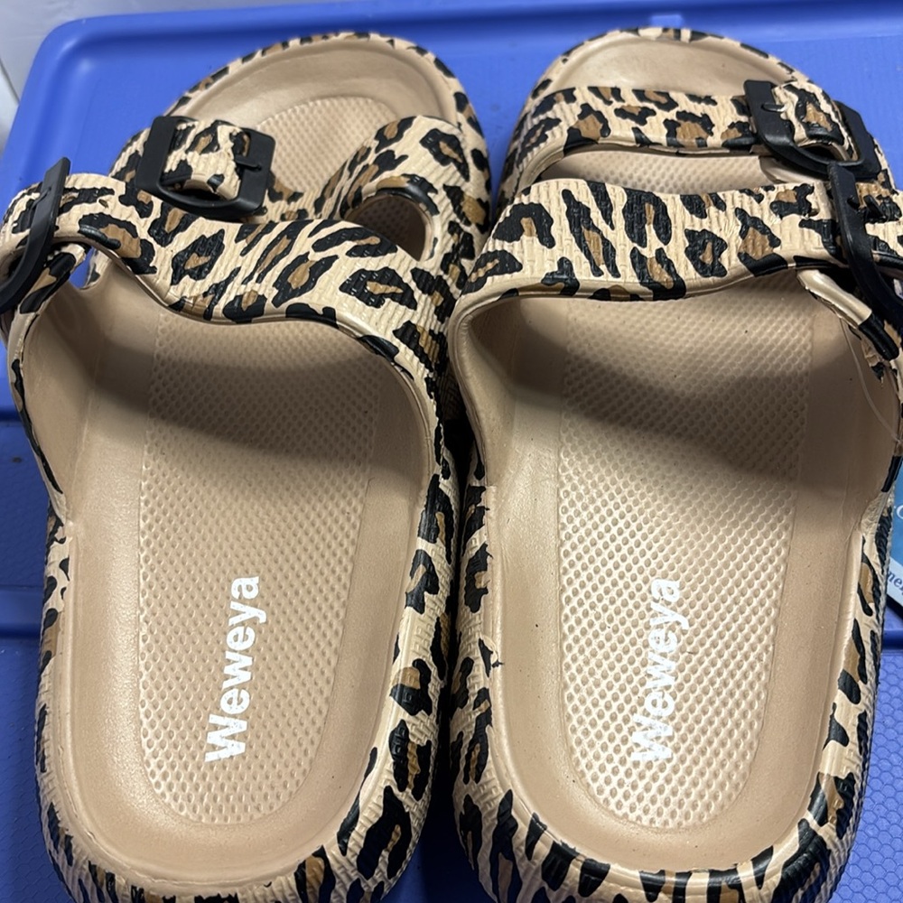 Weweya Leopard Print Sandals 8-9 New With Tags - Picture 3 of 4